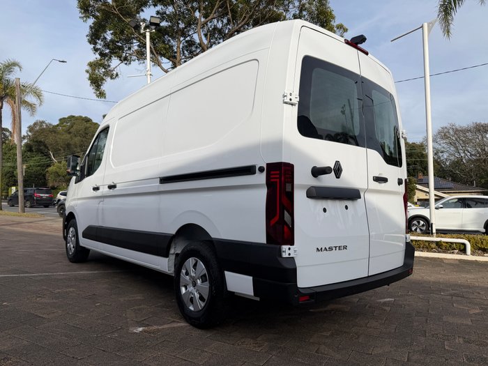 2026 RENAULT MASTER