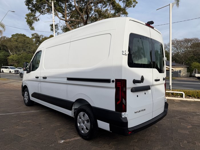 2026 RENAULT MASTER