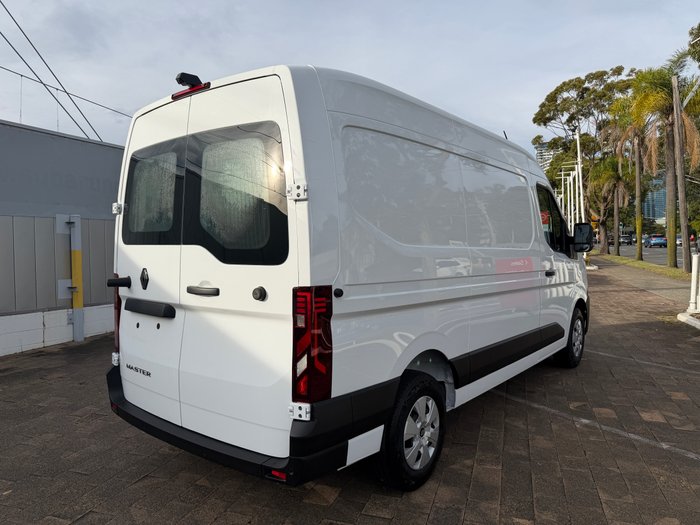 2026 RENAULT MASTER