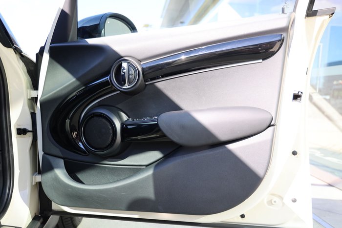 2022 MINI 5D HATCH COOPER CLASSIC