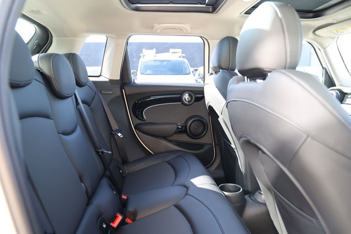 2022 MINI 5D HATCH COOPER CLASSIC