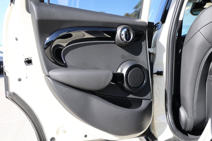 2022 MINI 5D HATCH COOPER CLASSIC