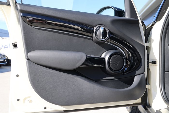2022 MINI 5D HATCH COOPER CLASSIC