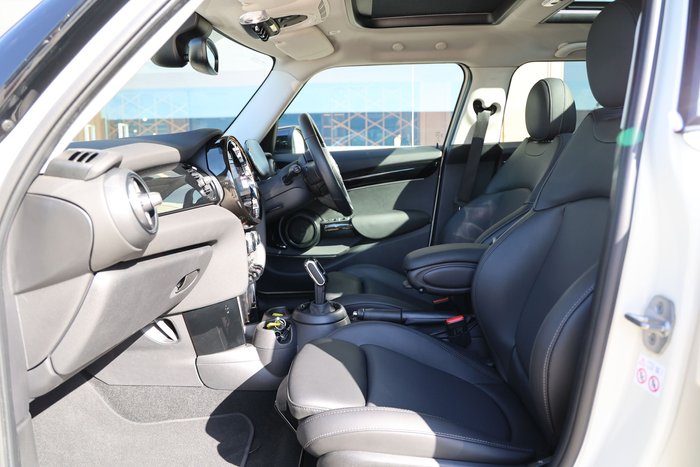 2022 MINI 5D HATCH COOPER CLASSIC