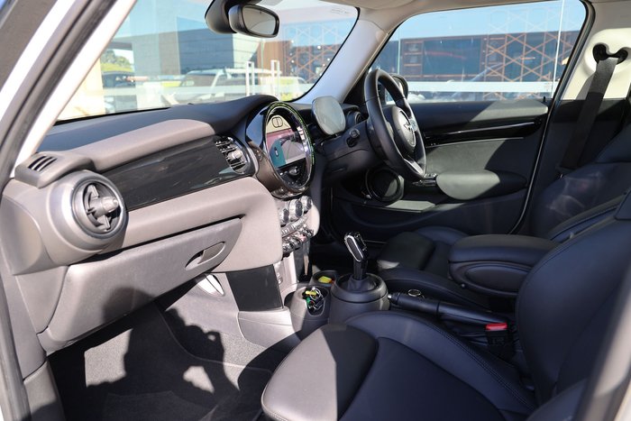 2022 MINI 5D HATCH COOPER CLASSIC