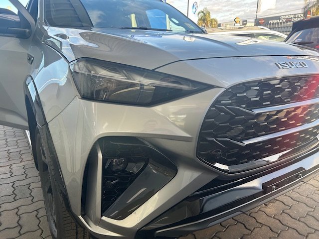 2025 Isuzu MU-X X-TERRAIN
