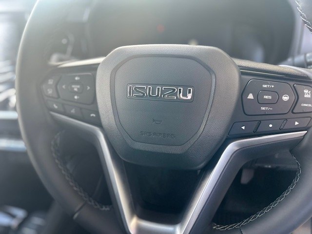 2025 Isuzu MU-X X-TERRAIN