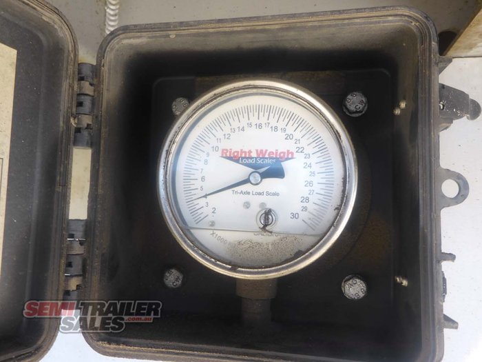 2008 Vawdrey 12 Pallet Flat Top A Trailer with 20FT Container Pins