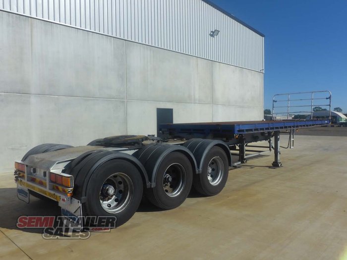 2008 Vawdrey 12 Pallet Flat Top A Trailer with 20FT Container Pins