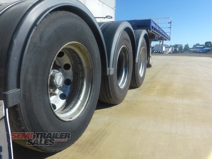 2008 Vawdrey 12 Pallet Flat Top A Trailer with 20FT Container Pins