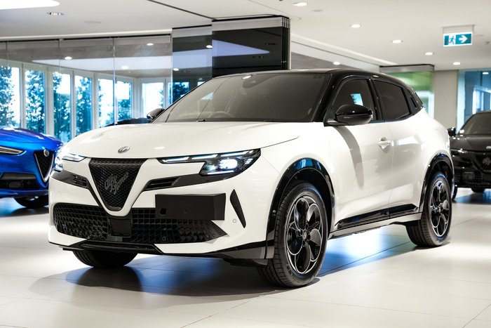 2025 Alfa Romeo Junior Ibrida