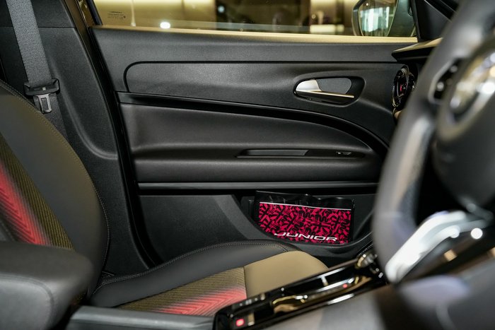 2025 Alfa Romeo Junior Ibrida