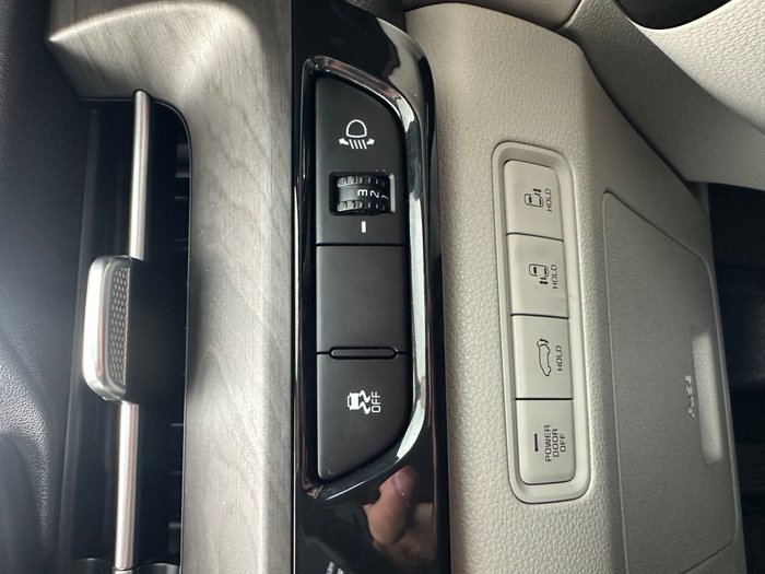 2023 Kia Carnival SLi