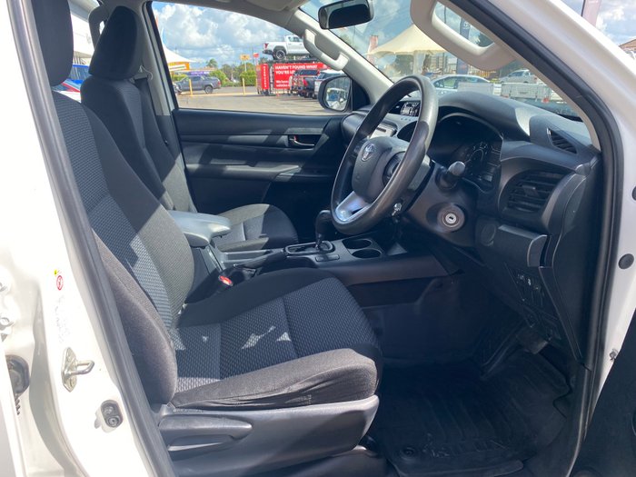 2016 TOYOTA HILUX WORKMATE (4x4)