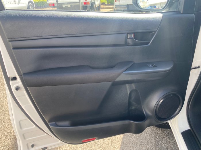 2016 TOYOTA HILUX WORKMATE (4x4)