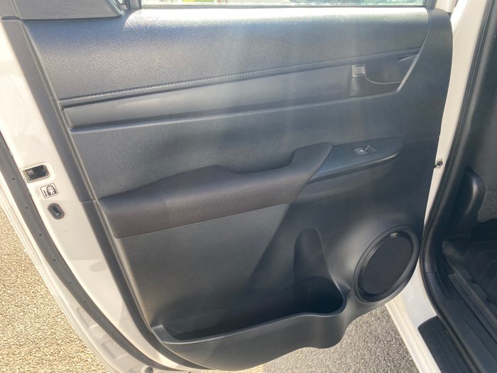 2016 TOYOTA HILUX WORKMATE (4x4)