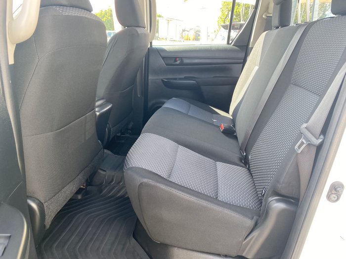 2016 TOYOTA HILUX WORKMATE (4x4)