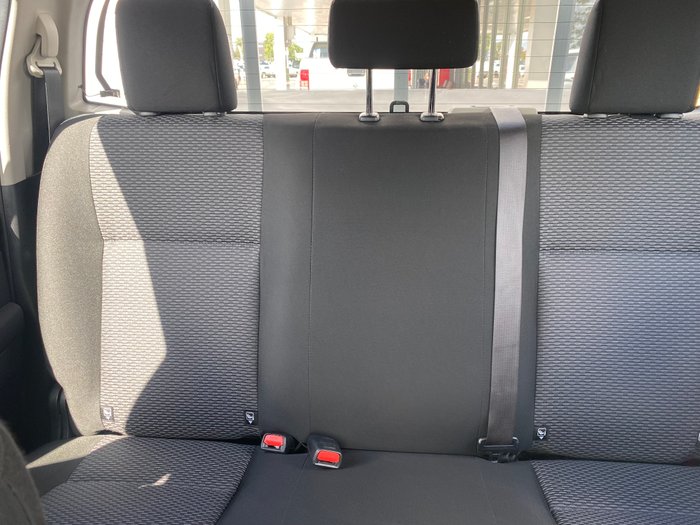 2016 TOYOTA HILUX WORKMATE (4x4)