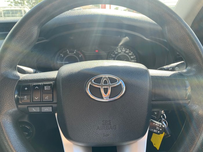 2016 TOYOTA HILUX WORKMATE (4x4)