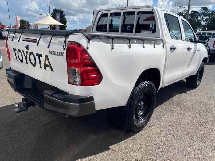 2016 TOYOTA HILUX WORKMATE (4x4)