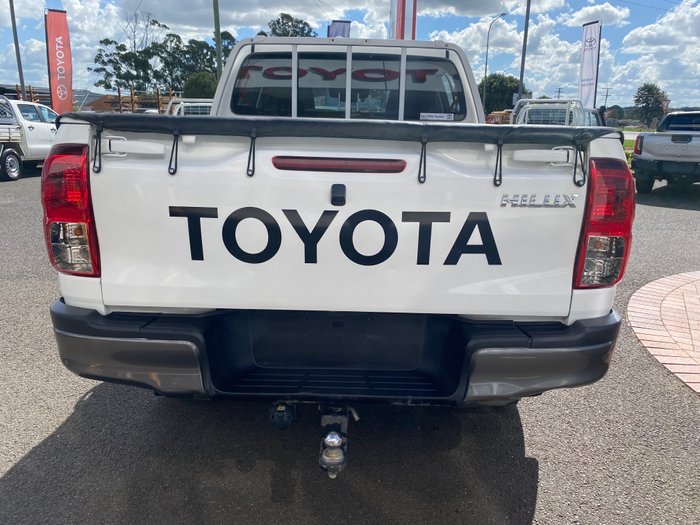 2016 TOYOTA HILUX WORKMATE (4x4)