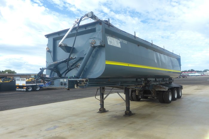 2018 Howard Porter Tri Axle Side Tipper Road Train Lead