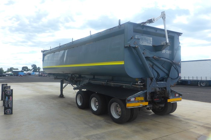 2018 Howard Porter Tri Axle Side Tipper Road Train Lead