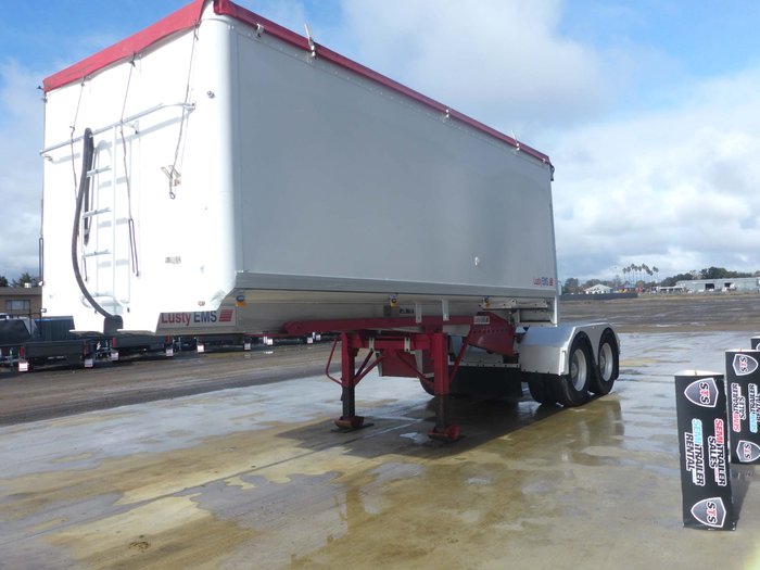 2002 Lusty Tip Over Axle Bogie Tipping A Trailer