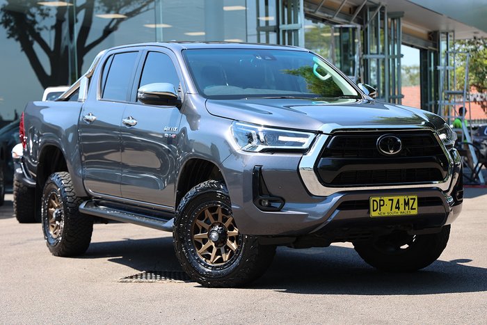 2022 Toyota Hilux SR5