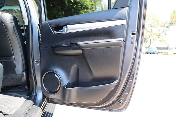 2022 Toyota Hilux SR5