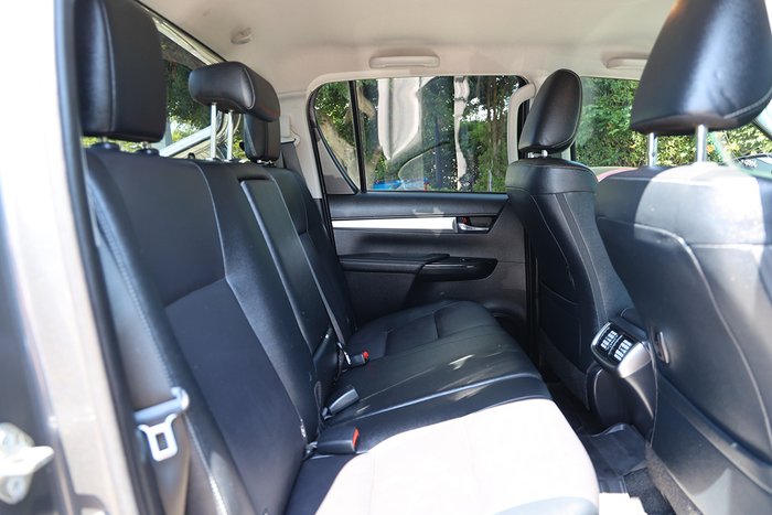 2022 Toyota Hilux SR5