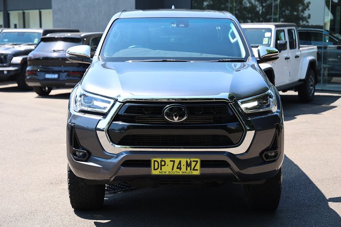 2022 Toyota Hilux SR5