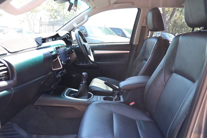 2022 Toyota Hilux SR5