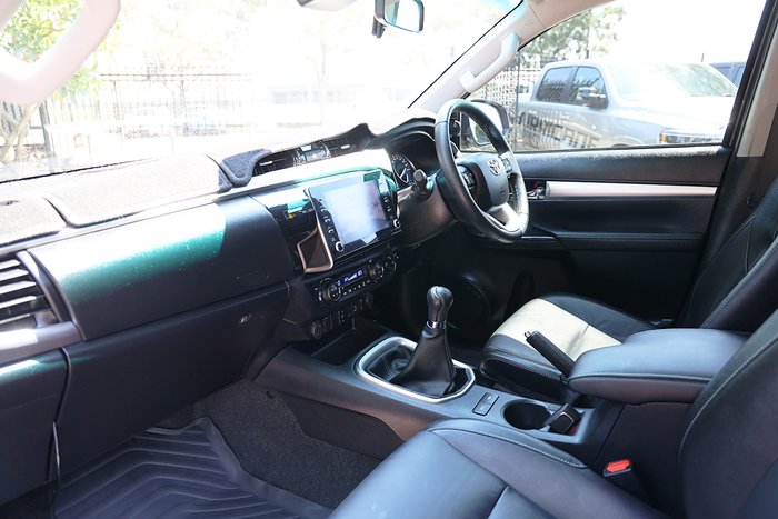 2022 Toyota Hilux SR5