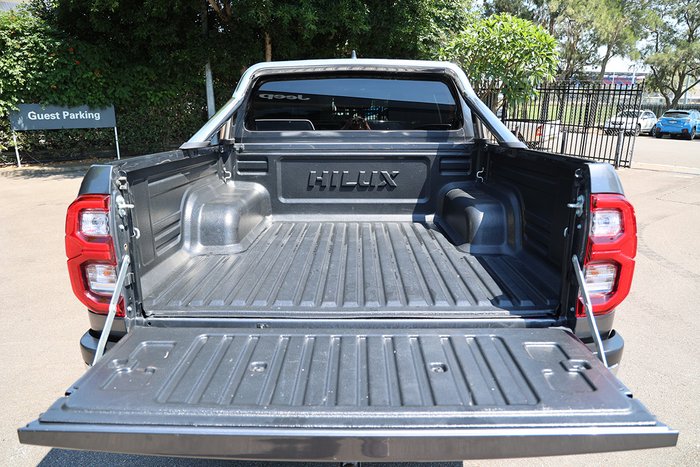 2022 Toyota Hilux SR5