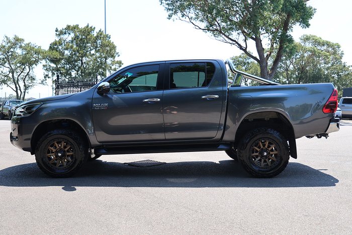 2022 Toyota Hilux SR5