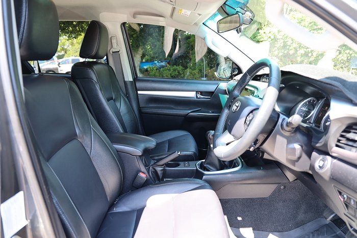 2022 Toyota Hilux SR5