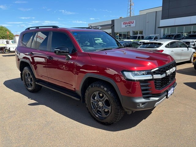 2022 Toyota LANDCRUISER LC300 3.3L V6 DSL GR-S 5 Seats 5E15740 001 Merlot Red