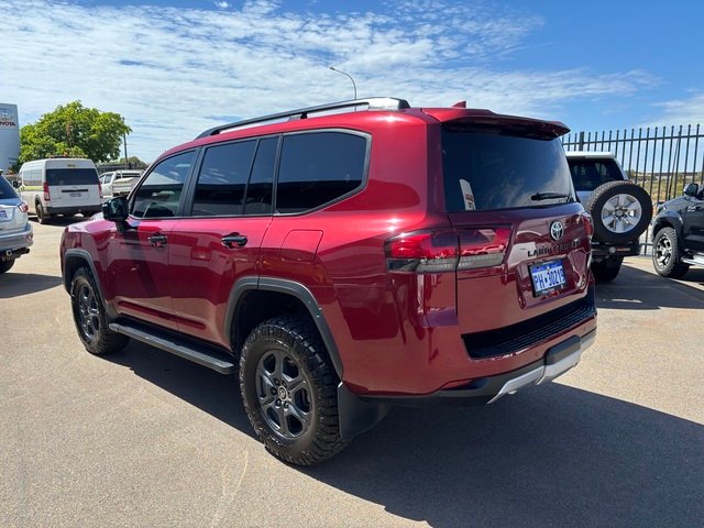 2022 Toyota LANDCRUISER LC300 3.3L V6 DSL GR-S 5 Seats 5E15740 001 Merlot Red