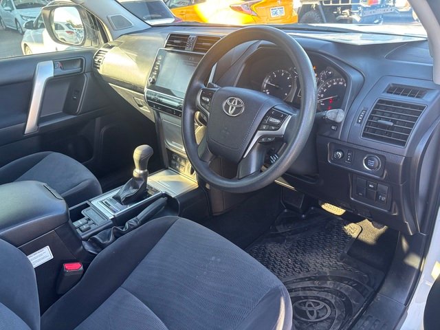 2021 Toyota Prado PRADO DSL WGN AT GX 4277430 005 Glacier White