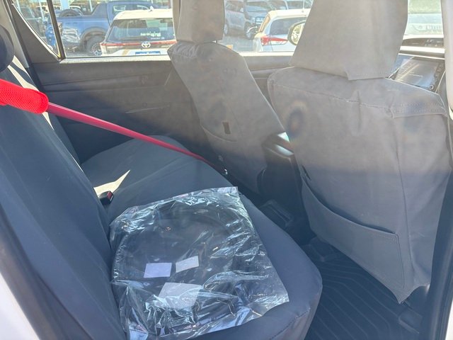 2021 Toyota Hilux HILUX 4x4 2.8L DSL D/C/C 6AT SR 2L71010 001 Glacier White