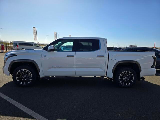 2023 Toyota TUNDRA Tundra 3.5L Hyb Pick-up 10AT Limited 8672641 001 Glacier White