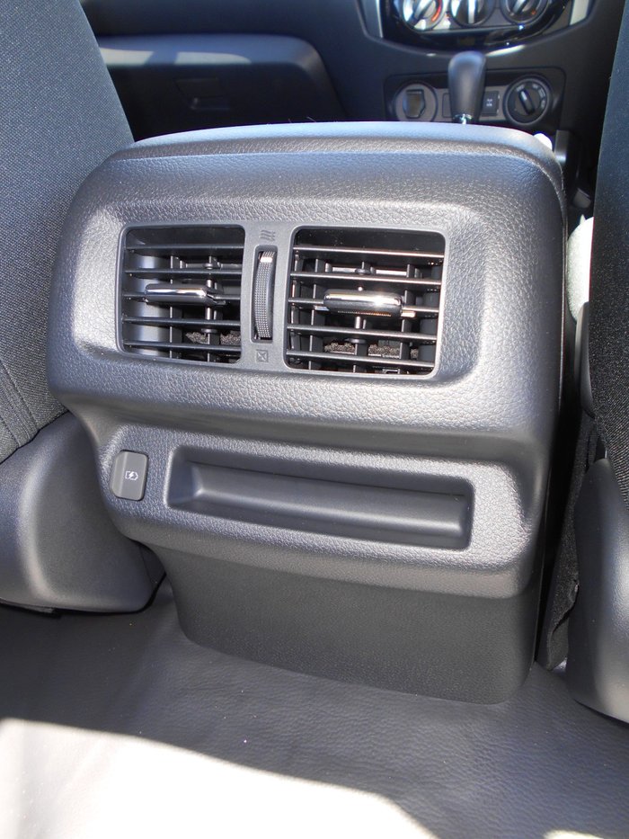 2025 Nissan Navara SL