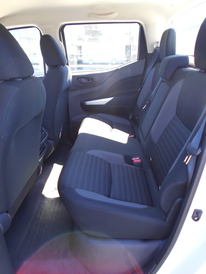 2025 Nissan Navara SL