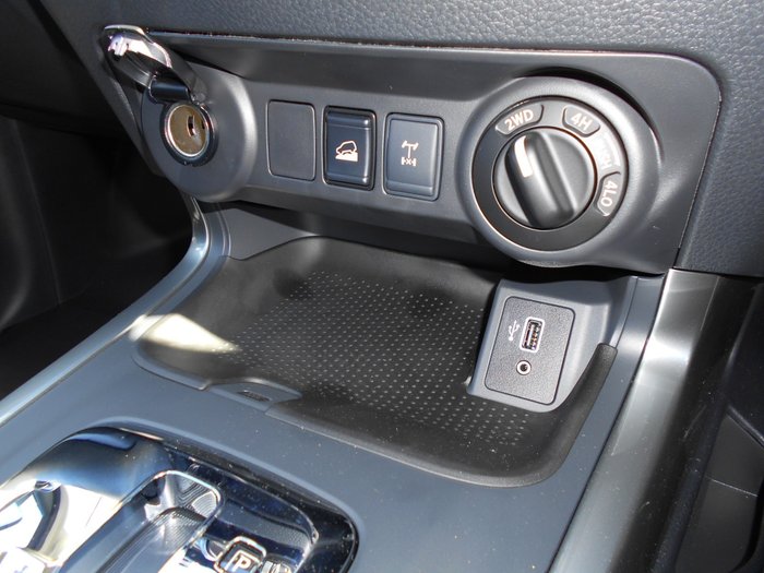 2025 Nissan Navara SL