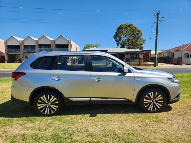 2019 Mitsubishi Outlander ES