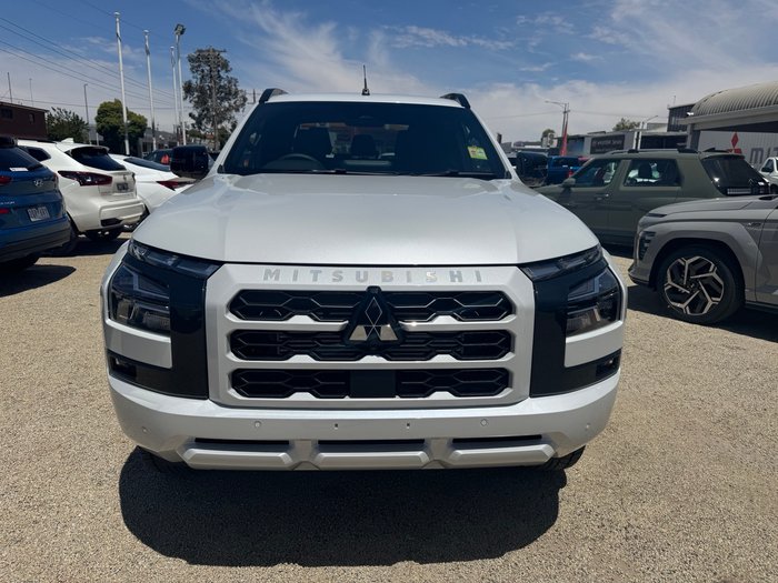 2025 MITSUBISHI Triton GSR