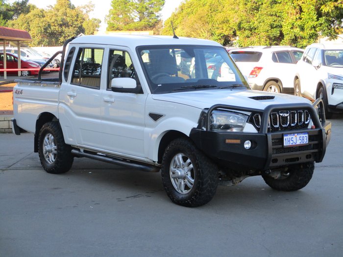 2022 Mahindra PIK-UP S10+ Black mHawk White