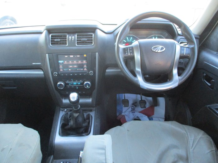 2022 Mahindra PIK-UP S10+ Black mHawk White