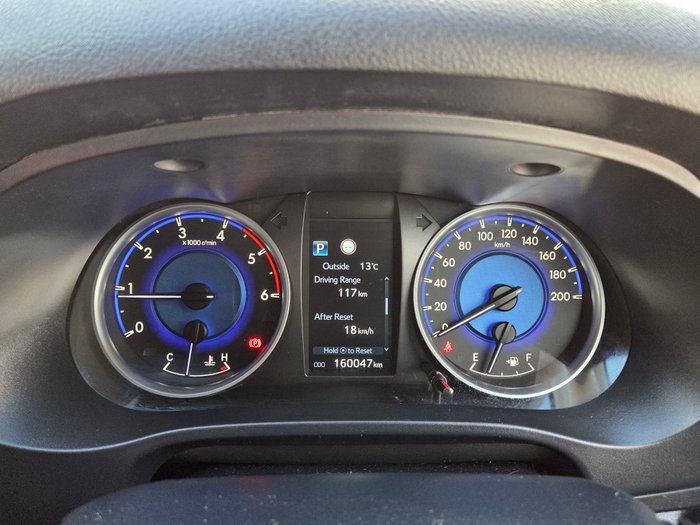 2019 TOYOTA HILUX SR WHITE
